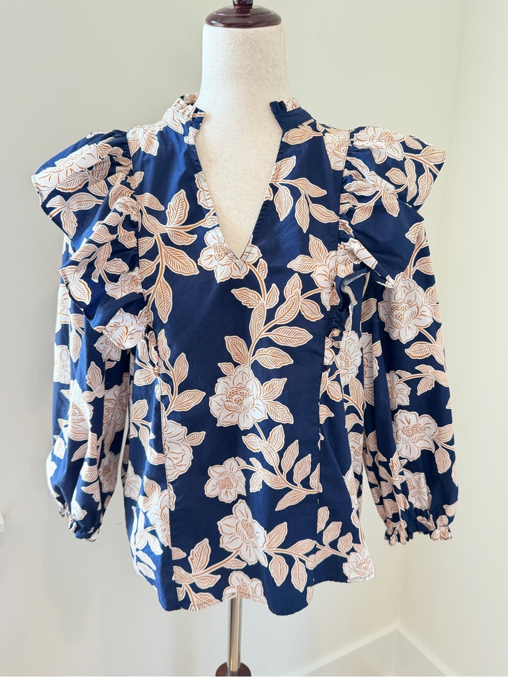 Sugarlips Navy V-Neck Puff Sleeve Floral Blouse